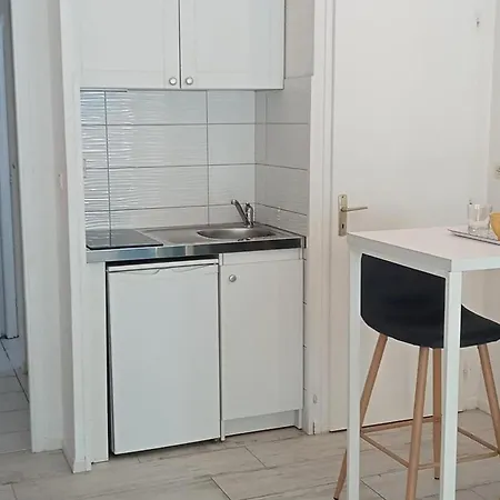 Apartment La Rochelle, 1 Piece, 2 Personnes - Fr-1-551-77 La Rochelle (Charente-Maritime)